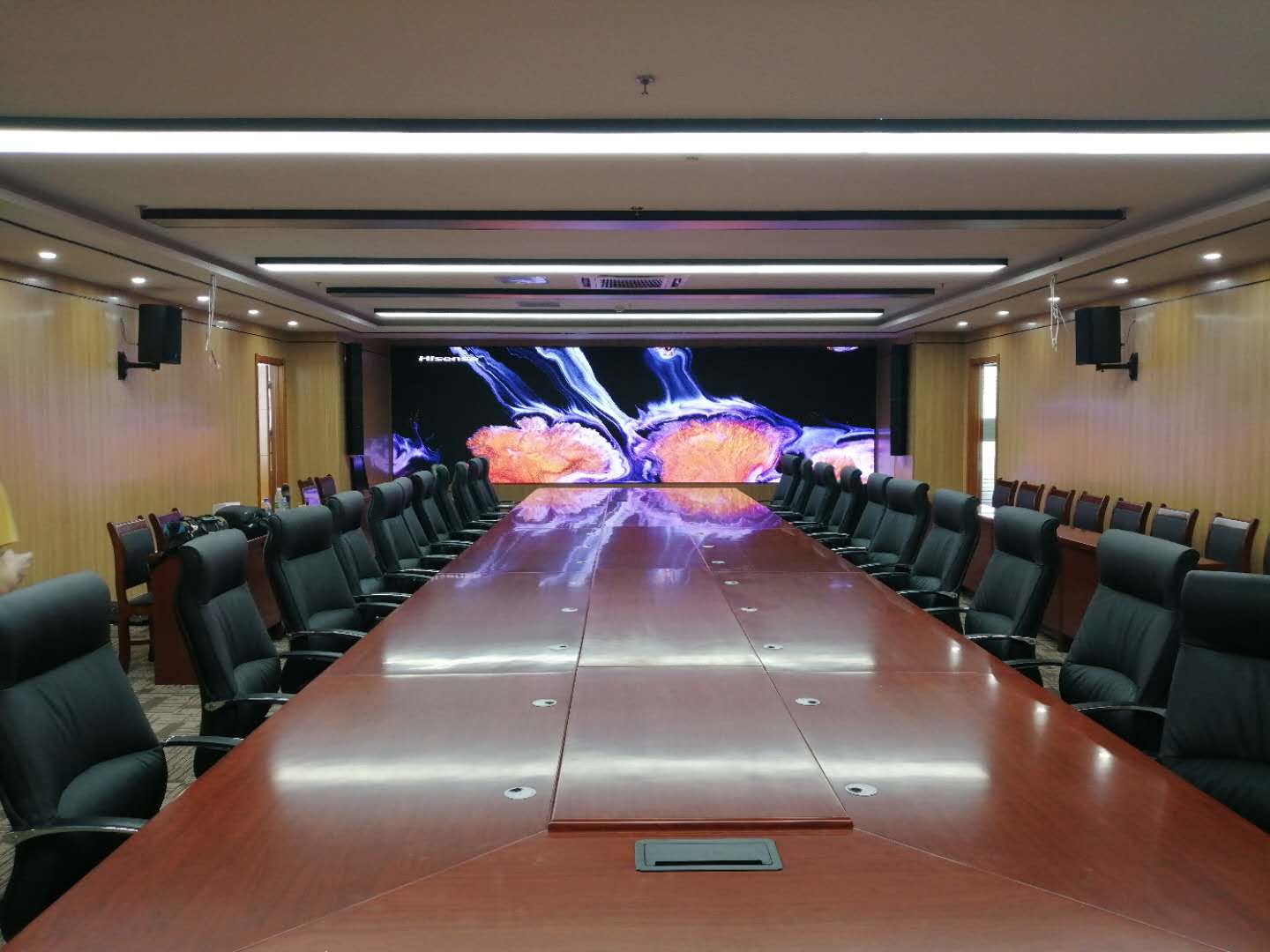 濰坊某事業(yè)單位音、視頻會議集成項(xiàng)目完工，會議辦公、音響系統(tǒng)、1.2小間距顯示系統(tǒng)完美融合